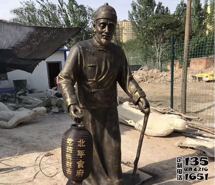 景區(qū)廣場擺放提燈籠的老人玻璃鋼仿銅雕塑 景區(qū)廣場擺放提燈籠的老人玻璃鋼仿銅雕塑