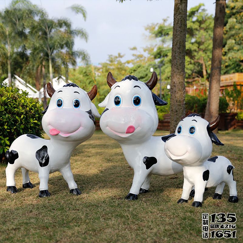 公園農(nóng)場(chǎng)呆萌卡通玻璃鋼牛雕塑 公園農(nóng)場(chǎng)呆萌卡通玻璃鋼牛雕塑