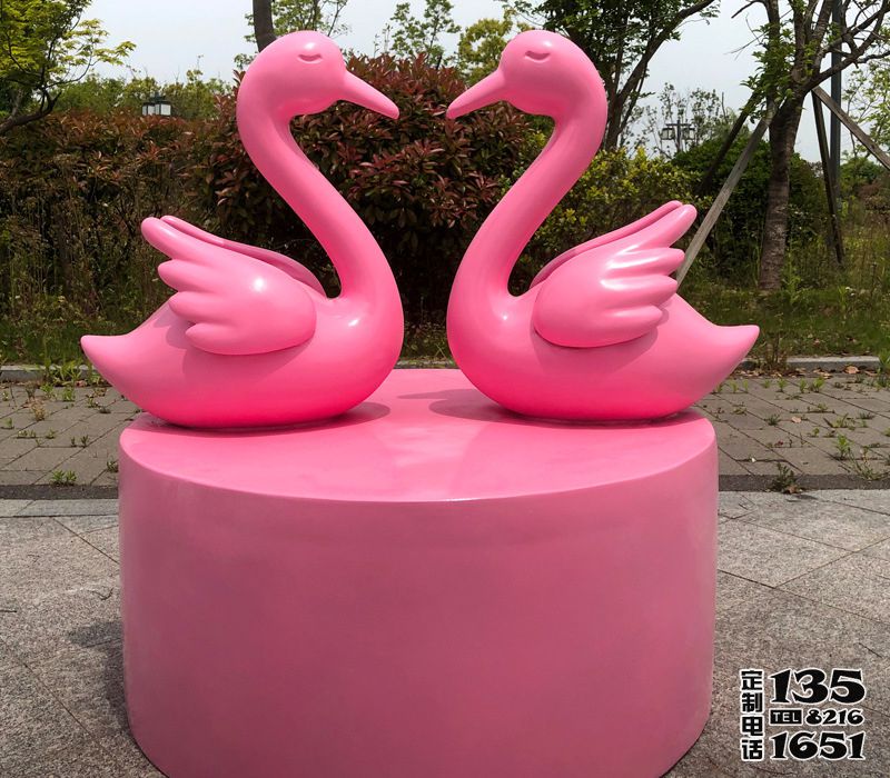 公園玻璃鋼卡通創(chuàng)意粉色天鵝雕塑戶外園美陳裝飾品擺件 公園玻璃鋼卡通創(chuàng)意粉色天鵝雕塑戶外園美陳裝飾品擺件